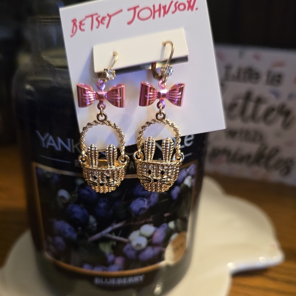 Betsey Johnson Gold Tone Rabbit Ears Easter Basket Drop Earrings Pink Bow NWT - Picture 13 of 14